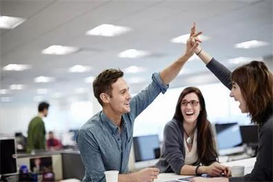 有哪些好用的微信群管理软件？微信群助手机器人哪个好？教你一次管理500个微信群